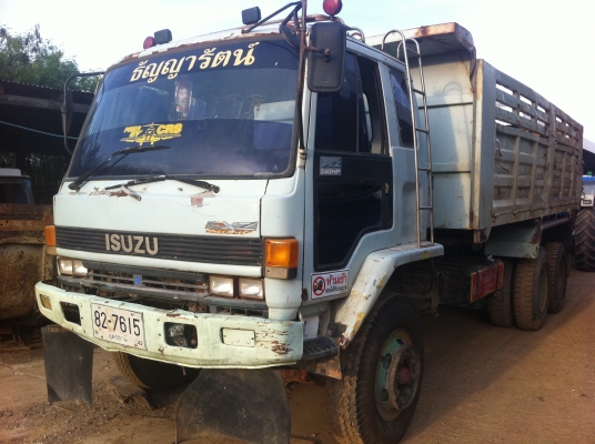 ขายรถบรรทุกสิบล้อ (ดั้ม) อีซูซุ FXZ 210 เครื่อง 240 แรงม้า สภาพเดิมมาก เครื่องดี คัสซีสวย สภาพพร้อมใช้ ยางดี 10 เส้น ทะเบียนพร้อมโอน