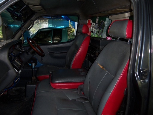 ขายด่วนรถตู้ พร้อมใช้งาน 165,000 บาท ขายด่วนรถตู้ พร้อมใช้งาน 165,000 บาท