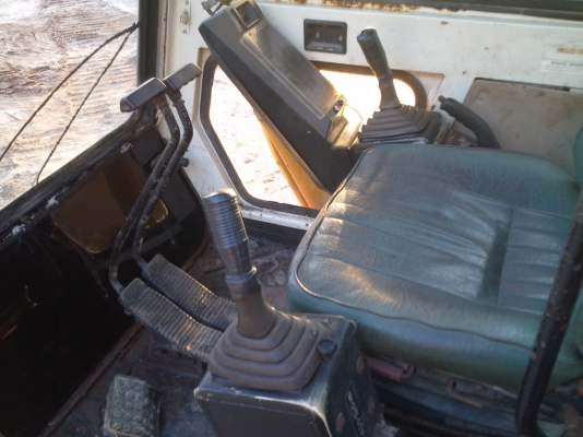 ขาย hyundai robex 200 lc ครับ