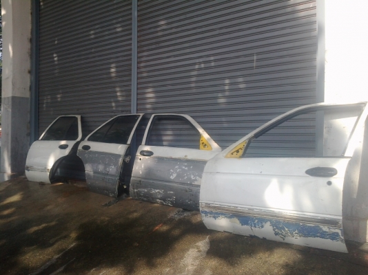 ขายประตnissan b13 4ประตู 1900 ฿