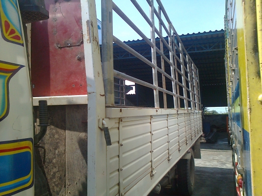 กระบะคาร์โก้คอกเหล็ก 6 ล้อ ยาว 6 เมตร