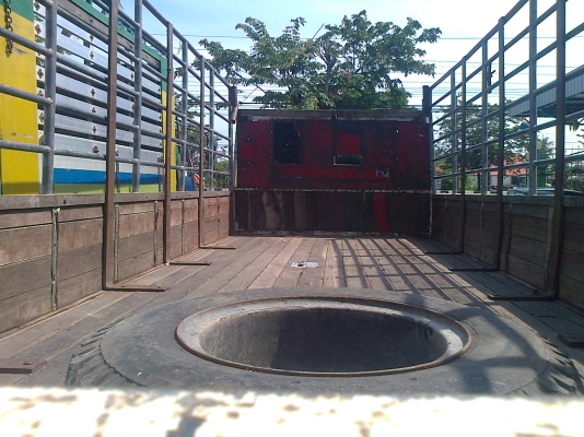 กระบะคาร์โก้คอกเหล็ก 6 ล้อ ยาว 6 เมตร