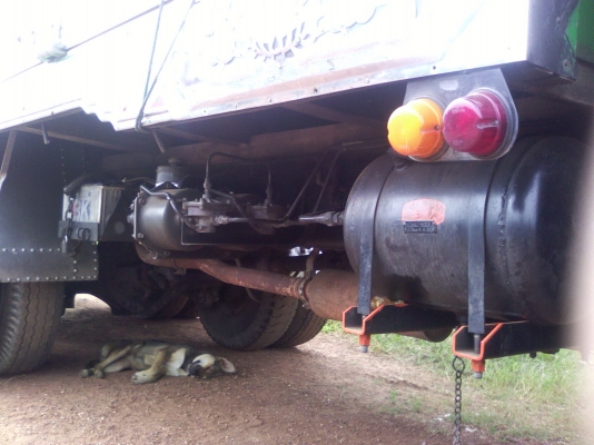 HINO FL 3H - 195 HP HO7D สิบล้อเพลาเดียว รถล่องสภาพสวยพร้อมใช้งาน เครื่องแห้งแรงดี ภายในเก๋งสวยครบ แอร์ พวงมาลัยเพาเวอร์ กระบะไม้คอกสูงเกษตรสภาพดีไม่มีผุพร้อมบรรทุกได้เลย ช่วงล่างคัชซีสวย เอกสารทะเบียนภาษีครบพร้อมโอนครับ