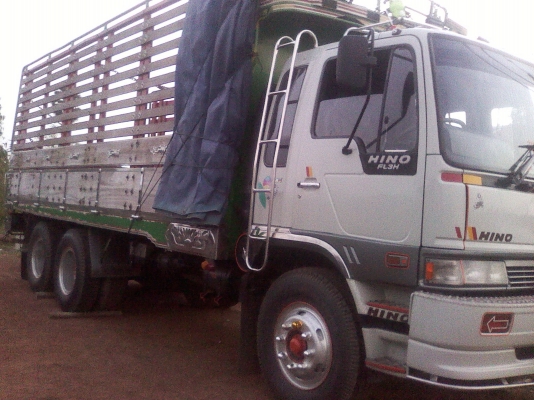 HINO FL 3H - 195 HP HO7D สิบล้อเพลาเดียว รถล่องสภาพสวยพร้อมใช้งาน เครื่องแห้งแรงดี ภายในเก๋งสวยครบ แอร์ พวงมาลัยเพาเวอร์ กระบะไม้คอกสูงเกษตรสภาพดีไม่มีผุพร้อมบรรทุกได้เลย ช่วงล่างคัชซีสวย เอกสารทะเบียนภาษีครบพร้อมโอนครับ