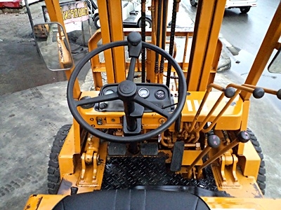 ขายรถยกนิสสัน 1.5 ตัน  เครื่องดีเซล   เสาสูง 3 เมตร  พวงมาลัยเพาเว่อร์  สีเดิมจากนอก นำเข้าจากญี่ปุ่น ใช้งานได้ทันที