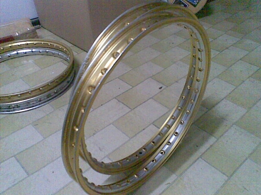 ขายล้อ COM แท้ 17x1.20 สองสี ทองเงิน 1 คู่ ราคา 600 โทร 0831799040 โส