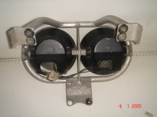 โคมไฟหน้าคู่แต่ง