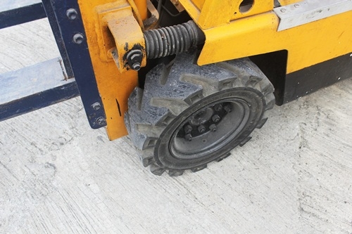 à¸£à¸–à¹‚à¸Ÿà¸¥à¹Œà¸„à¸¥à¸´à¸Ÿà¸—à¹Œ à¸¢à¸µà¹ˆà¸«à¹‰à¸­ TOYOTA à¹€à¸„à¸£à¸·à¹ˆà¸­à¸‡ 3P à¸‚à¸™à¸²à¸” 1 à¸•à¸±à¸™