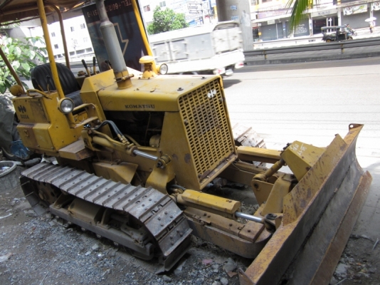 à¸‚à¸²à¸¢à¸–à¸¹à¸-à¸£à¸–à¹à¸—à¸£à¸à¹€à¸•à¸­à¸£à¹Œ (Tractor) KOMATSU D2-5: à¹ƒà¸šà¸¡à¸µà¸„à¸ªà¹„à¸¥à¸„à¹Œ 6 à¸—à¸´à¸¨à¸—à¸²à¸‡