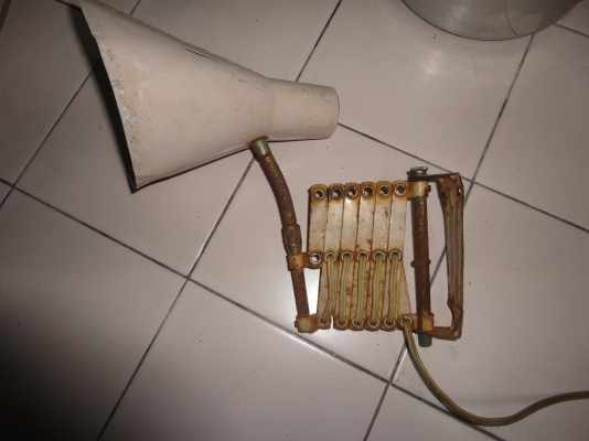 โคมไฟโบรานติดผนังยืดหดได้