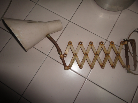 โคมไฟโบรานติดผนังยืดหดได้