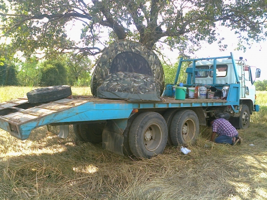 HINO KT 925 - 185 HP HO7C รถหางปลาสิบล้อเพลาเดียว ช่วงล่างเพลาใหญ่ใช้ของ มิตซู FUSO ใช้ลาก SK-200 ได้สบายครับ เครื่องแรงดี ภายในเก๋งครบ หัว F18 พวงมาลัยเพาเวอร์ เบรคทริ๊ปฟี้ เอกสารเล่มทะเบียนครบพร้อมโอนครบ