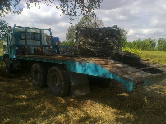 HINO KT 925 - 185 HP HO7C รถหางปลาสิบล้อเพลาเดียว ช่วงล่างเพลาใหญ่ใช้ของ มิตซู FUSO ใช้ลาก SK-200 ได้สบายครับ เครื่องแรงดี ภายในเก๋งครบ หัว F18 พวงมาลัยเพาเวอร์ เบรคทริ๊ปฟี้ เอกสารเล่มทะเบียนครบพร้อมโอนครบ