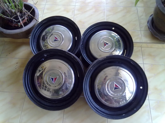 ขายกะทะล้อขอบ 14/5รู/114 ของ Valiant พร้อมฝาครอบล้อสแตนเลสและที่ติดแผ่นป้ายทะเบียน