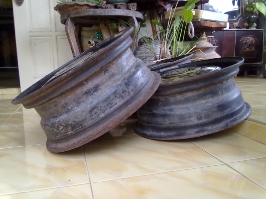 ขายกะทะล้อขอบ 14/5รู/114 ของ Valiant พร้อมฝาครอบล้อสแตนเลสและที่ติดแผ่นป้ายทะเบียน