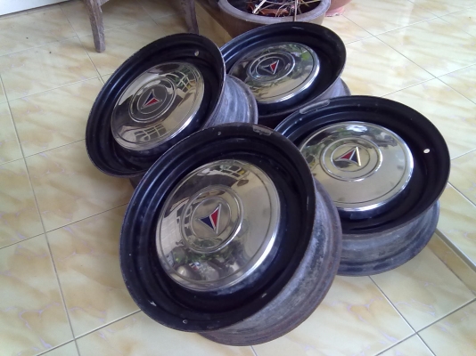 ขายกะทะล้อขอบ 14/5รู/114 ของ Valiant พร้อมฝาครอบล้อสแตนเลสและที่ติดแผ่นป้ายทะเบียน