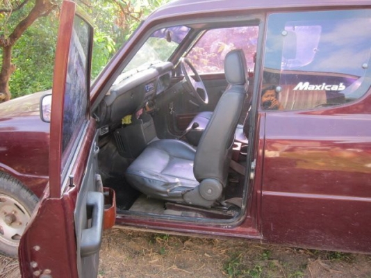 Mazda Familia 1.3 ปี 1995 สีแดงเลือดหมู