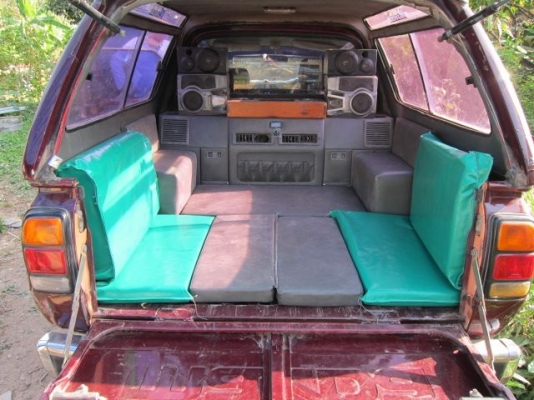 Mazda Familia 1.3 ปี 1995 สีแดงเลือดหมู