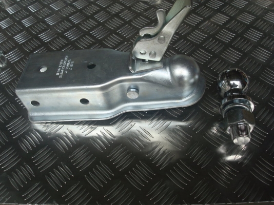 หัวลากกับลูกบอล