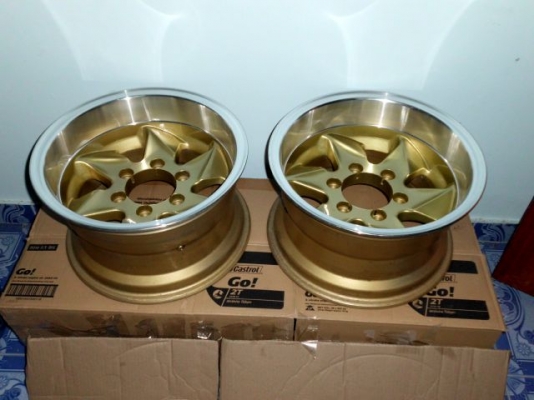 ขายล้อแม็กลายบิตสวยๆขอบ15"6รู กว้าง8.5ออฟลึกๆเลยคับ จะใส่ เรโทรได้ ใส่โฟวิลได้ สวยๆสีใหม่ยังไม่เคยใช้4วง