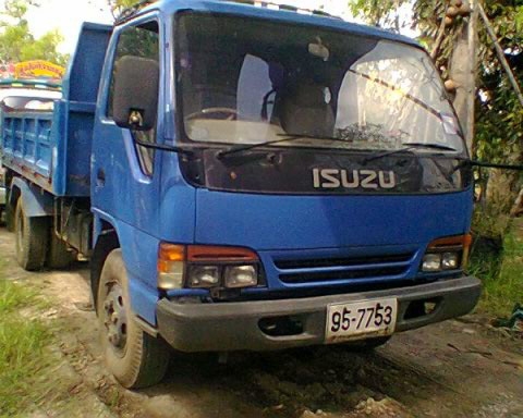 NPRดั้มหัวการ์ตูนกะบะสามมิตร120แรง-รถห้าง-