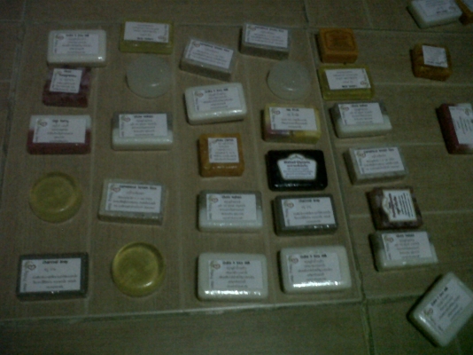 ขายส่งสบู่กลูต้าจ้า ก้อนละ 35 ค่ะ 3 ก้อน 100 จร้า