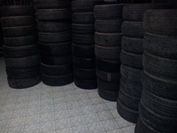 ขายยางเหมากอง สำหรับร้านค้า 1 กอง มี 48 เส้น ( 12ชุด )