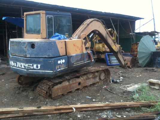 ขาย รถแบคโฮ KOMATSU PC60-5 ขาย รถแบคโฮ KOMATSU PC60-5