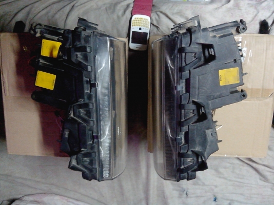 *ขายโคมไฟหน้า BMW e36 4d โปรเจคเตอร์มีวงแหวนรอบนอกขายถูกๆๆมีรูปคับ*