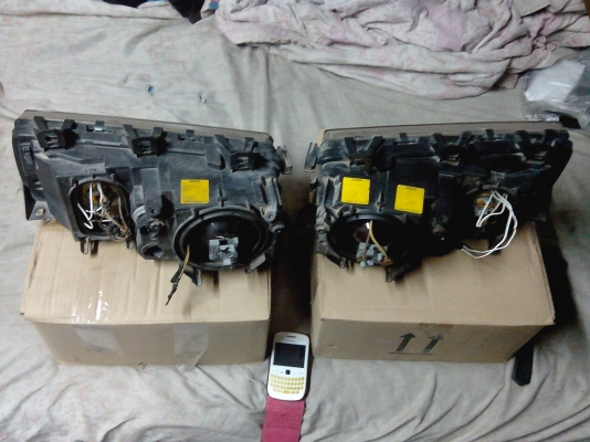 *ขายโคมไฟหน้า BMW e36 4d โปรเจคเตอร์มีวงแหวนรอบนอกขายถูกๆๆมีรูปคับ*