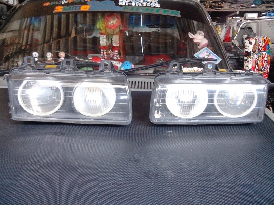 *ขายโคมไฟหน้า BMW e36 4d โปรเจคเตอร์มีวงแหวนรอบนอกขายถูกๆๆมีรูปคับ*