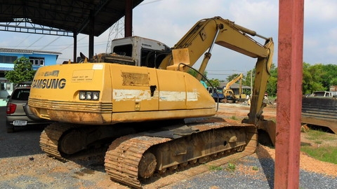 สุดยอดแบ็คโฮจากsamsung 210(volvoผลิตให้)เครื่องคัมมิน132แรงขายถูกกว่าเมืองนอก