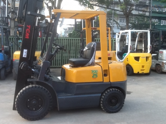 ราคาพิเศษสุดๆ รถยก tcm น้ำหนักยก 2.5 ตัน เครื่องดีเซล เกียร์ออโต้ เสาเข้าตู้ แผงงาสไลด์