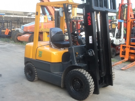 ราคาพิเศษสุดๆ รถยก tcm น้ำหนักยก 2.5 ตัน เครื่องดีเซล เกียร์ออโต้ เสาเข้าตู้ แผงงาสไลด์