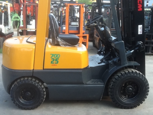 ราคาพิเศษสุดๆ รถยก tcm น้ำหนักยก 2.5 ตัน เครื่องดีเซล เกียร์ออโต้ เสาเข้าตู้ แผงงาสไลด์