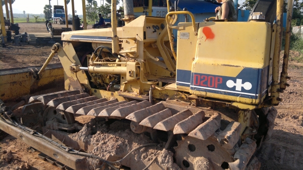 ขายรถแทรคเตอร์ D 20P-5 KOMATSU