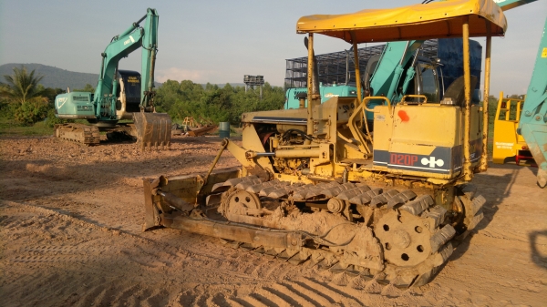 ขายรถแทรคเตอร์ D 20P-5 KOMATSU