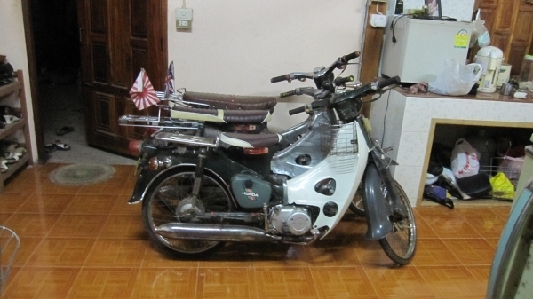 ด่วนๆๆจะเลิกเล่นแล้วครับไม่มีเวลาขี่ครับขายออกครับลดๆๆๆเหลือ15500บาท ขายชี50เดิมๆวางเครื่องPlatinum 125 สตาร์มมือครับเครื่องใหม่แกะกล่องหายห่วง no-book ออกใบซื้อขายให้ครับ รถสภาพเต็มร้อยสีเดิมๆครับยางหน้าหลังนอกในใหม่หมดครับโซ่สเตอร์แบตเตอรี่ใหม่หมดคับสวย