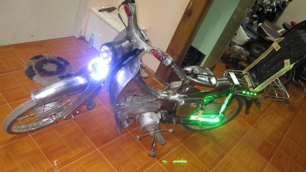 ขายชี102 งานตีเหล็กทั้งคันครับ เครื่องดรีมตัวใหม่มีเล่มทะเบียนไม่โอน รถสวยๆๆครับเครื่องผ่านร้อยเปอเซนต์สนใจมาลองขับดูครับ ขอเปิดราคาที่ 35000บาท ต่อรองได้ครับ สนใจติดต่อ 0801696651 ส่งได้ทั่วไทย