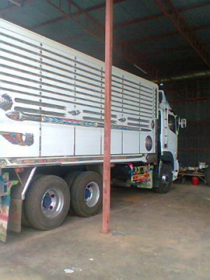 ขายรถสิบล้อHINO ซีรี 7เครื่อง380 แรงปี55ดั้มเกษตรอลูมิเนียมพร้อมลากลูก 3 เพลายาว7เมตรดั้มเกษตรอลูมิเนียมเอกสารครบอยากขายลดแล้วด่วน