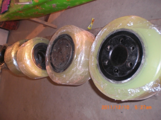 รับหล่อล้อไฟฟ้ายื่นขับ โพรียูลิเทน