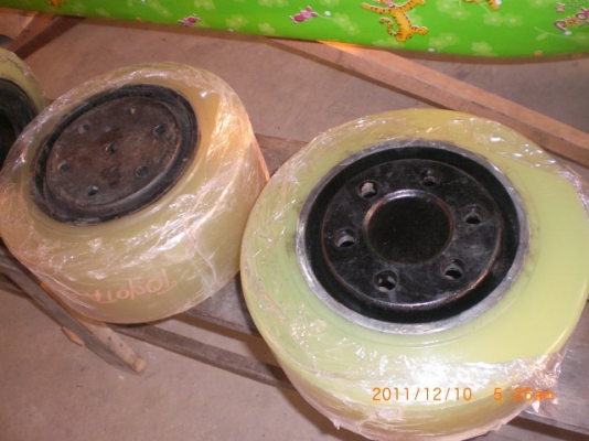 รับหล่อล้อไฟฟ้ายื่นขับ โพรียูลิเทน