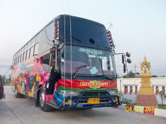 ขายรถบัสชั้นครึ่ง 12  เมตร  คัสซี nissan  เครื่องกลาง เครื่อง pf 330 ฝาดำ สูง 3.80 ชั้นครึ่ง ทรงมังกรเชิดชัย เบาะตัวหนอน คานหน้าคานท้าย nissan zm  เบรคแห้ง  ราคา 900,000 ต่อรองได้   ล้อแม๊ก 6 เส้น ยางเรเดียล 6 เส้น    โทรมาเลยครับ เจ้าของใจดี ไม่มีนายหน้า