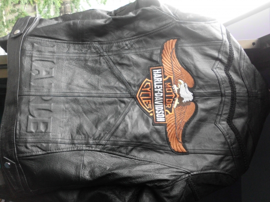 ขายเสื้อหนังแท้+ร้องเท้าใหม่แบบเยอะถูกๆๆๆ