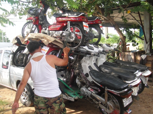 ขายฮอนด้าดรีม คุรุสภาสีำน้ำตาล , สีดำ 13,000  สภาพสวยพร้อมใช้งาน (ทะเบียนพร้อมชุดโอน )