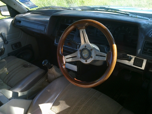 เก๋งเดิม ๆ สวยมาก ขายถูกแบตเตอรรี่ใหม่เอียม เก๋งเดิม ๆ สวยมาก ขายถูกแบตเตอรรี่ใหม่เอียม