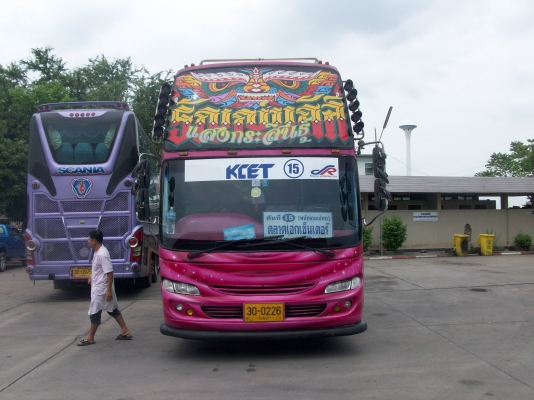 ขายรถบัสพัดลม   12  เมตร  ชั้นครึ่ง   คัสซีเลแลน เครื่องกลาง nissan ท่ออ้อม ฟิตเครื่องมาใหม่ๆสดๆหมาดๆ เบรคแห้ง zm ทรงยูโร สูง 3.80 ชั้นครึ่ง  ไม่มีนายหน้าไม่มีค่านำพาให้เหนื่อยหัวใจ  ไม่เชื่อโทรไปที่เบอร์พ่อเสน่ห์  081-2924481  ยางเรเดียลเปลี่ยนใหม่ 6 เส้