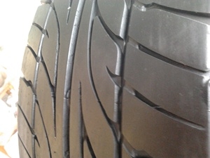 ขายยาง205/55/16 ปี 10 DUNLOP SP LM 703 1 ชุด ราคา : 2,400.00 บาท