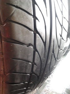 ขายยาง205/55/16 ปี 10 DUNLOP SP LM 703 1 ชุด ราคา : 2,400.00 บาท