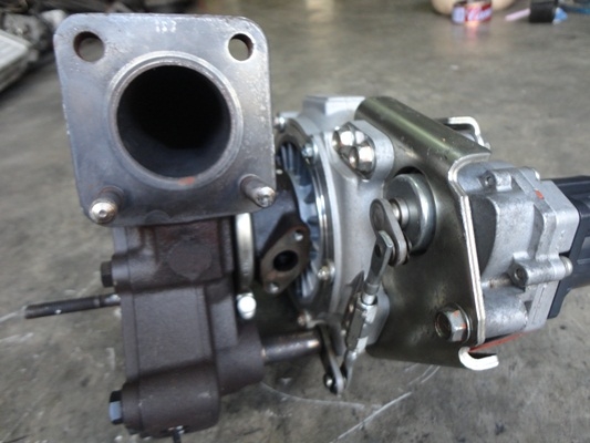 ขายเทอร์โบ IHI F55V ป้ายขาว 1 ลูก ป้ายดำ 1 ลูก